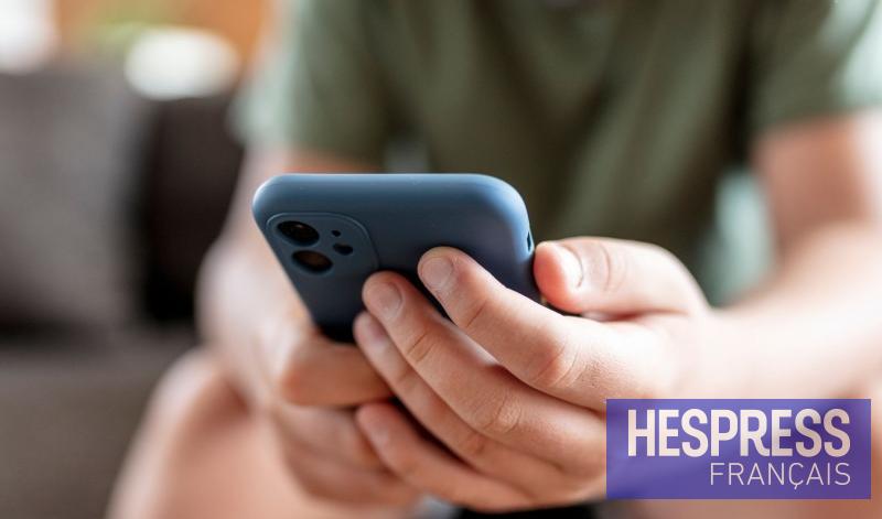 france 12 La France interdit les téléphones portables dans les lycées