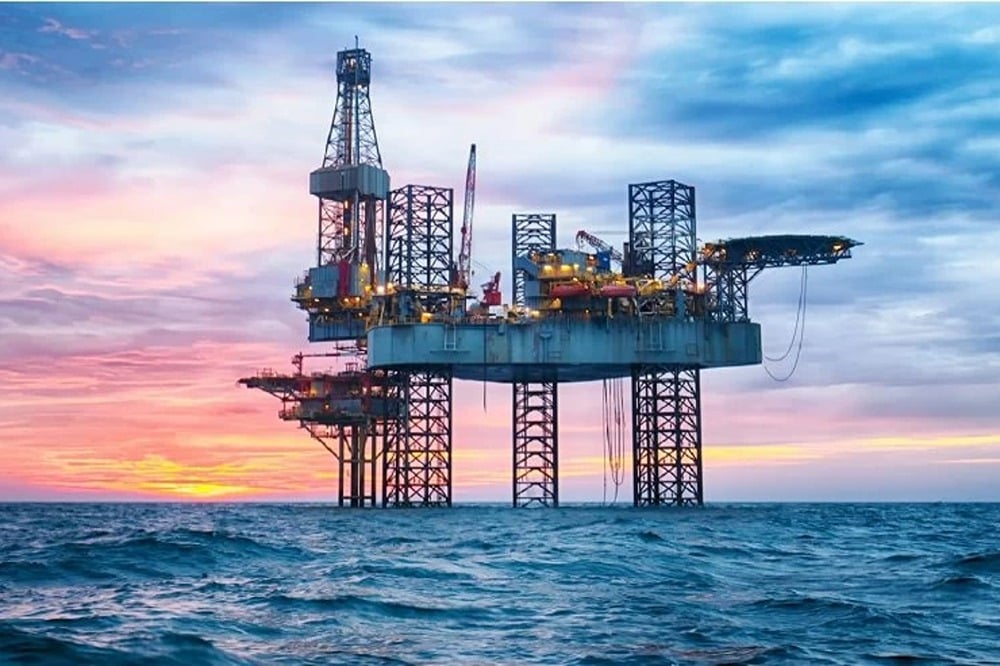 Pétrole: le cours du Brent franchit les 90 dollars