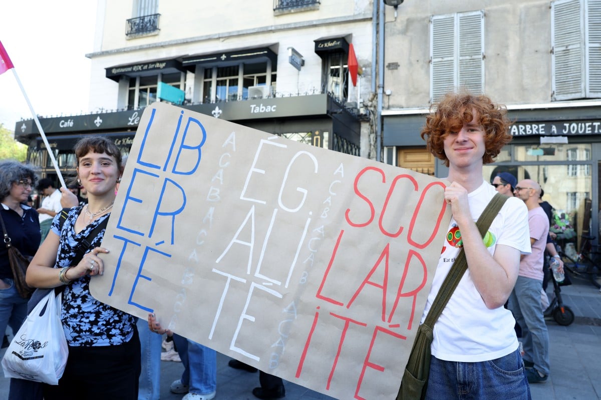 France: face aux violences, jusqu’à 500 établissements scolaires fermés lundi